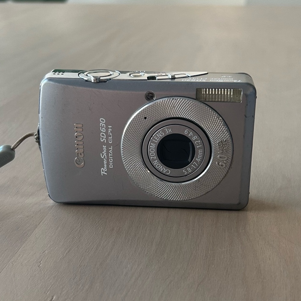 Canon PowerShot SD630 Digital Elph 6.0 MP 4x Zoom Digital Camera